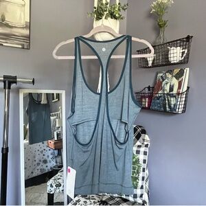 NWT Lululemon 10 Run the Day Open Back Tank Top 
NEW NWT RARE!